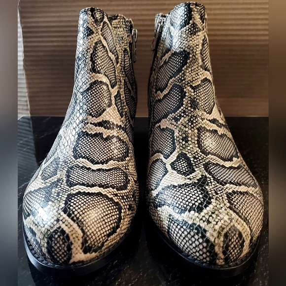 SOLD Like new Antonio Melani Leather Booties - Picture 2 of 10